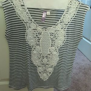 Short sleeve lace top